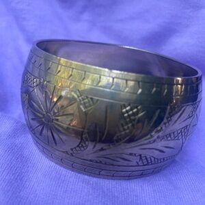Elegant Silver-Toned Decorative Bangle